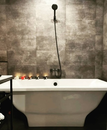 Ванна из искусственного камня Castone Келли 180*80, с полотенцедержателем